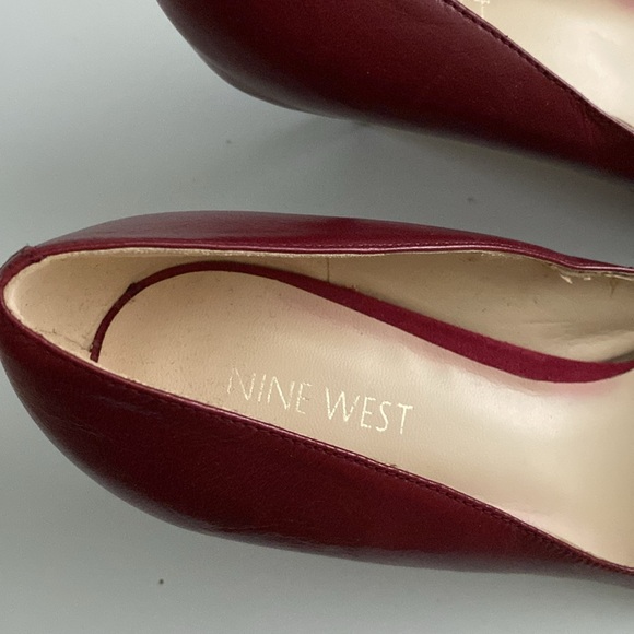 Nine West Muted Red Heels with Gold Plated Buckle Size 9.5 - Picture 4 of 9